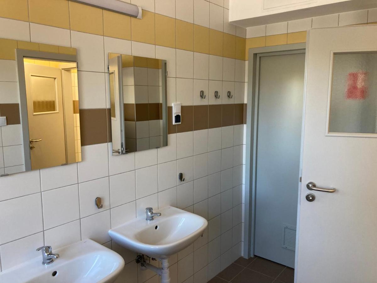 Hostel Przy Stadionie يافوجنا المظهر الخارجي الصورة
